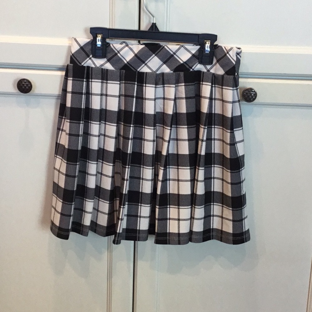 Plaid pleated mini skirt